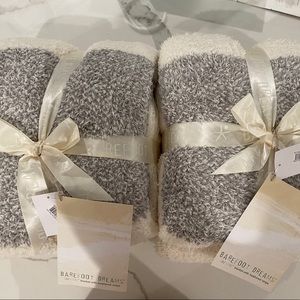 NWT barefoot dreams blanket